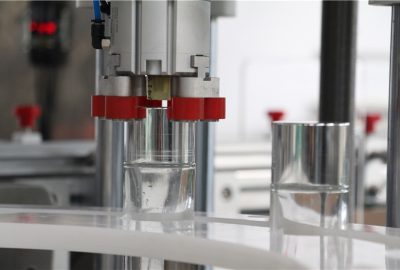 Automatisk servo-stempeltype kosmetisk fyllings- og capping-maskin